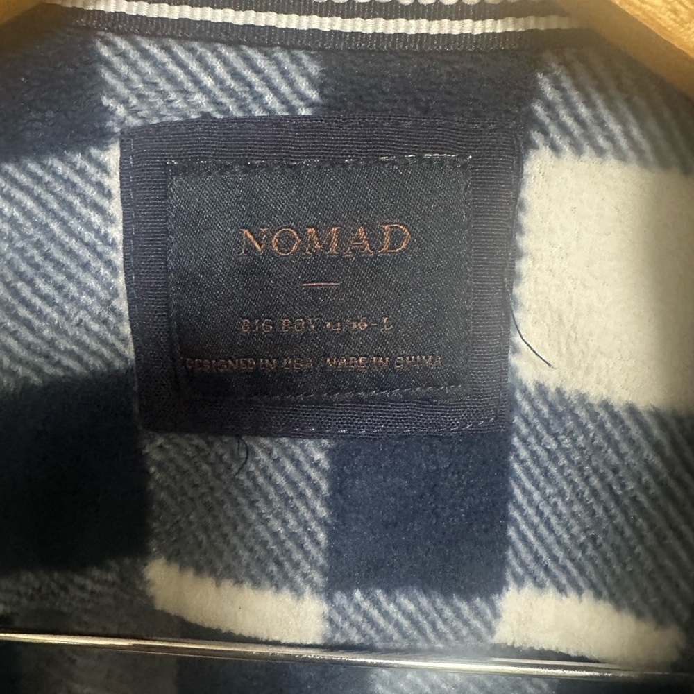 TWO Nomad Boys Button Down Flannel Shirts - Navy and Red Plaid Size M - Picture 7 of 9